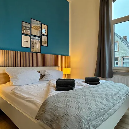 Charmante Altbauwohnung An Der Kesselschleuse 2 * إمدن